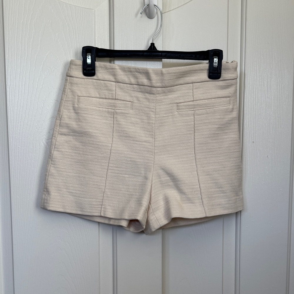 Ann Taylor Elegant Cream Women's Shorts, side zipper, 2 front pockets.